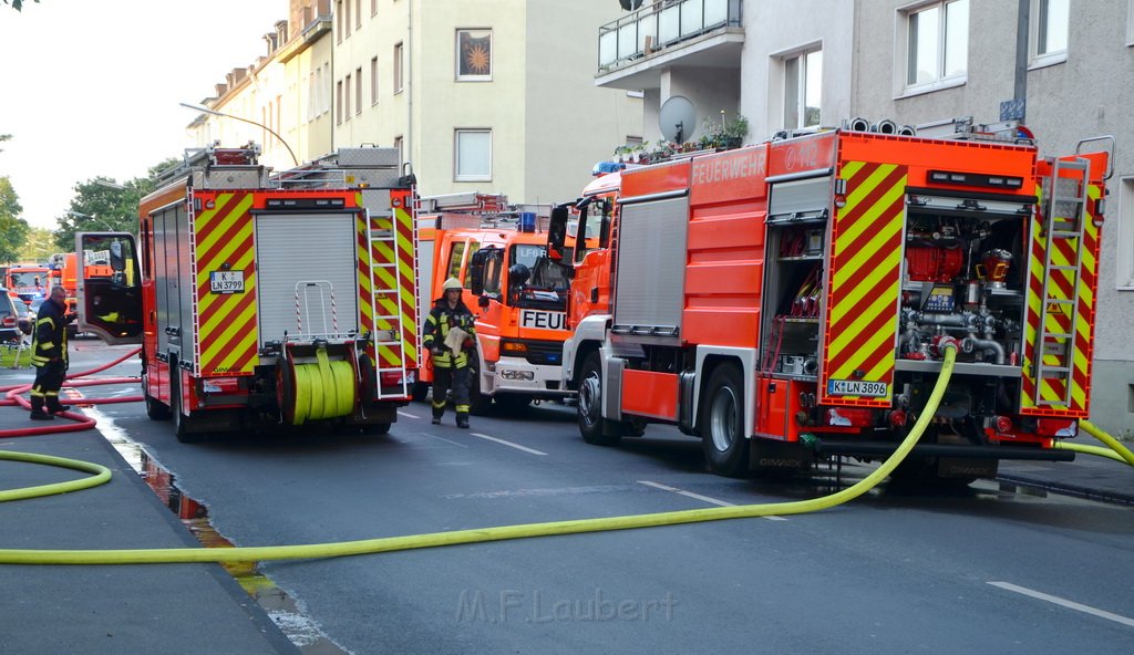 Feuer 3 Dachstuhl Koeln Buchforst Kalk Muelheimerstr P265.JPG